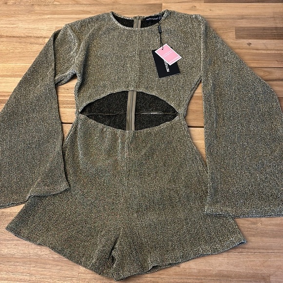 PRETTYLITTLETHING ⭐️ gold playsuit - Picture 8 of 10